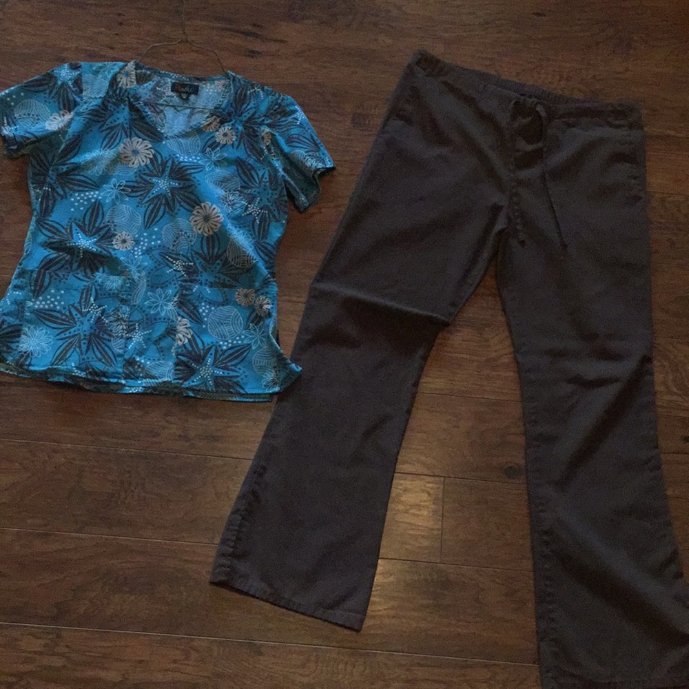 Scrub set